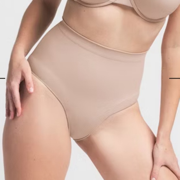 SKIMS Seamless Sculpting Mid-Waist Brief Size Small - Picture 1 of 5